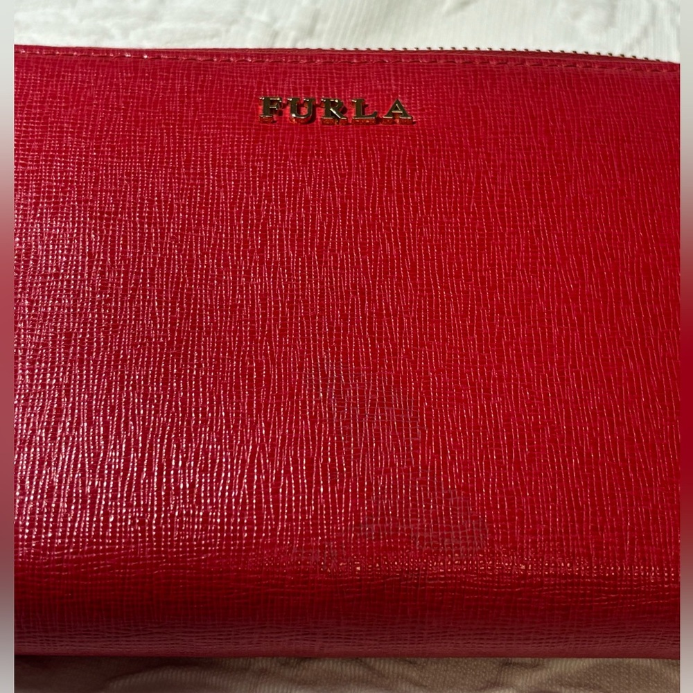 Furla Red Zip-Around Leather Wallet with Gold Logo - Picture 11 of 11